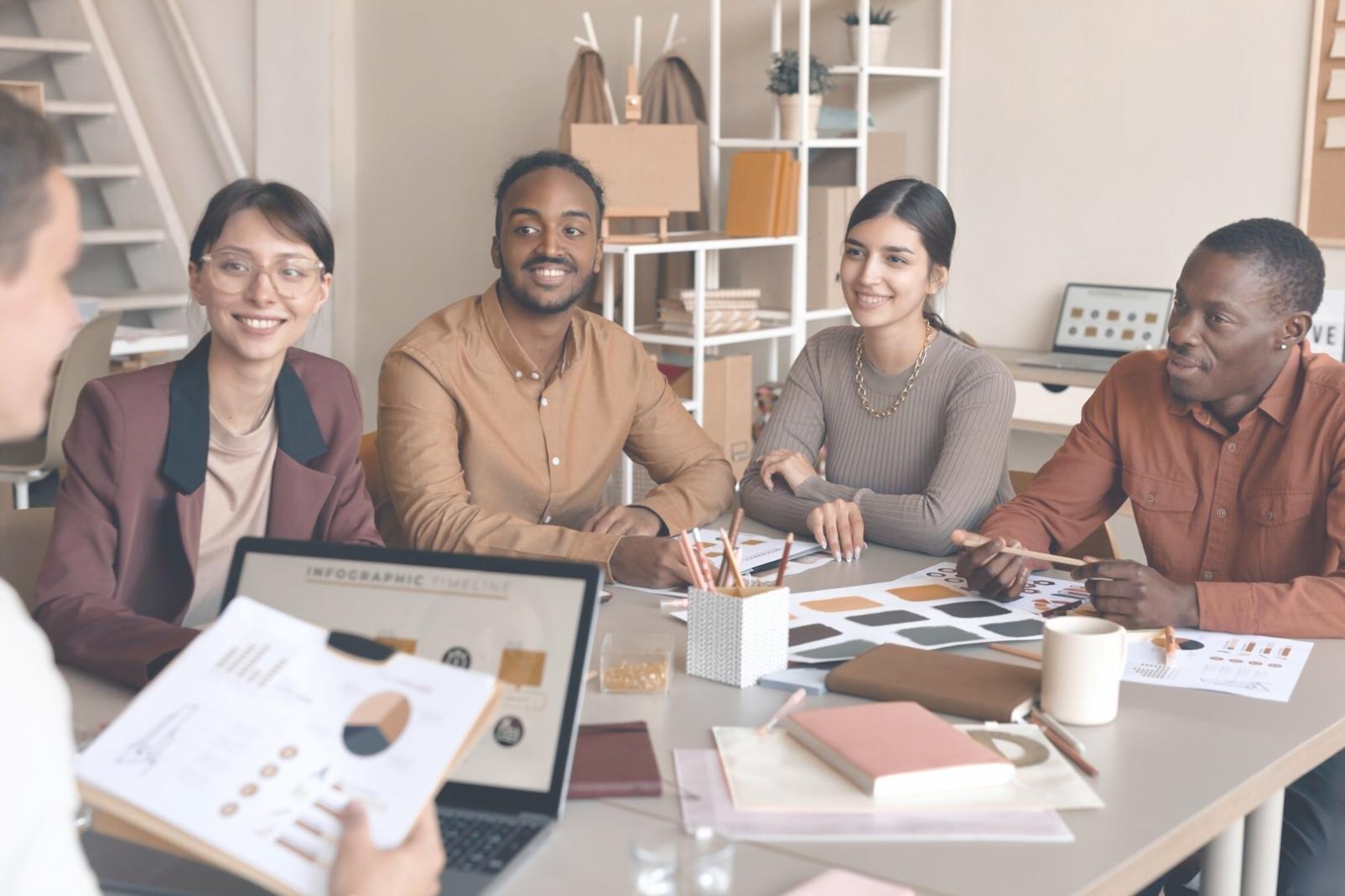 Herramientas y recursos educativos utilizados en los programas de formación financiera de uvolonihara